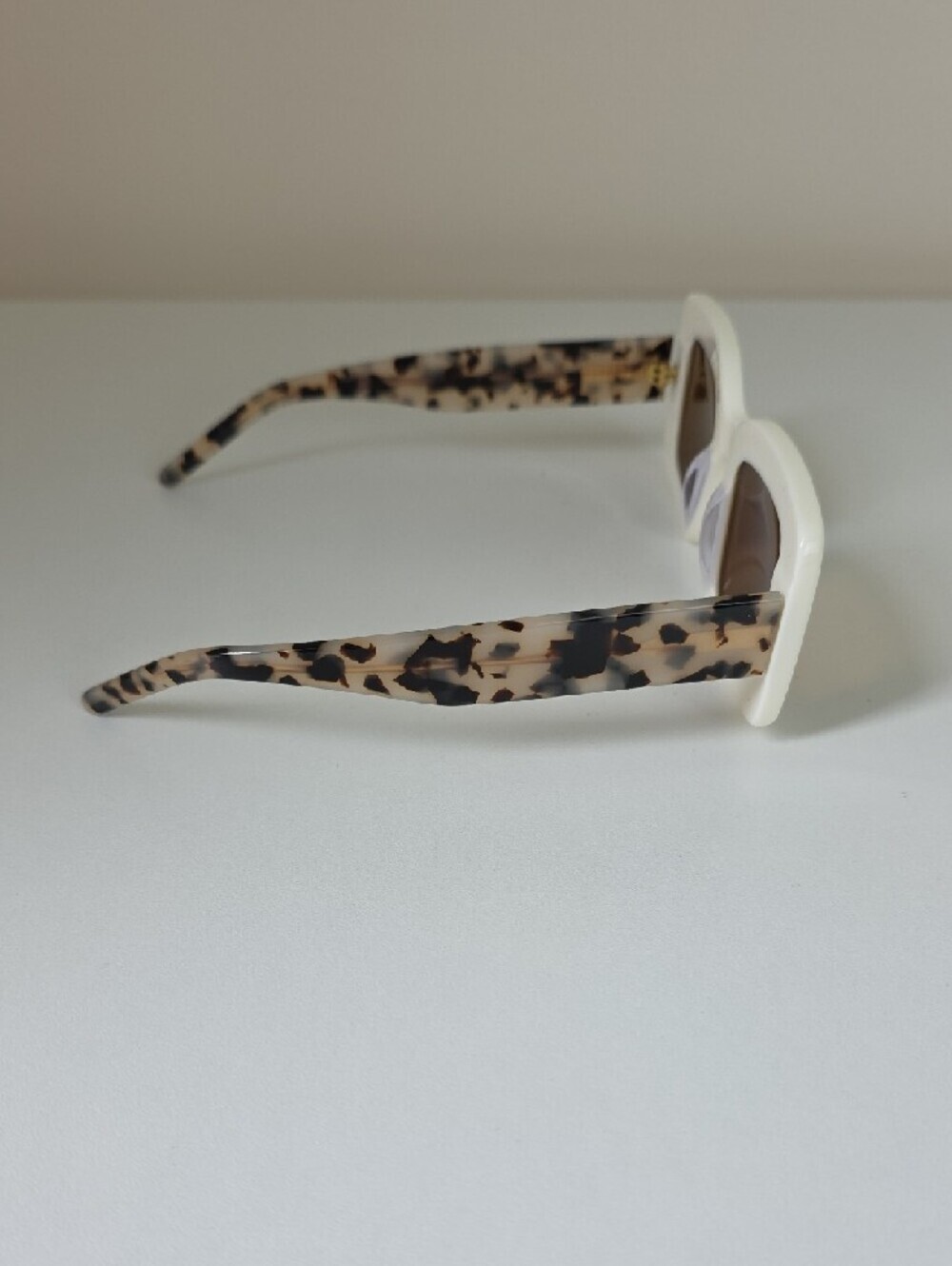 Banbe Beige Rectangular Sunglasses with Brown Lenses and Tortoiseshell Temples - Picture 4 of 8